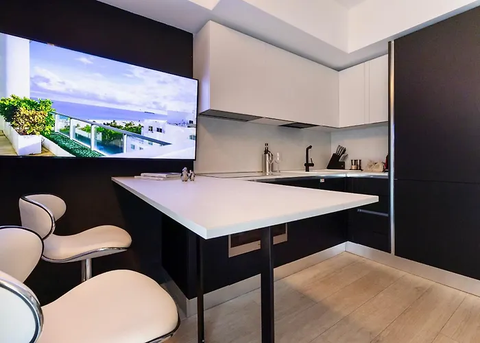 Superior 1br Vacation - Fully Equipped - Azulis2 - Garden - Free Parking * אולביה